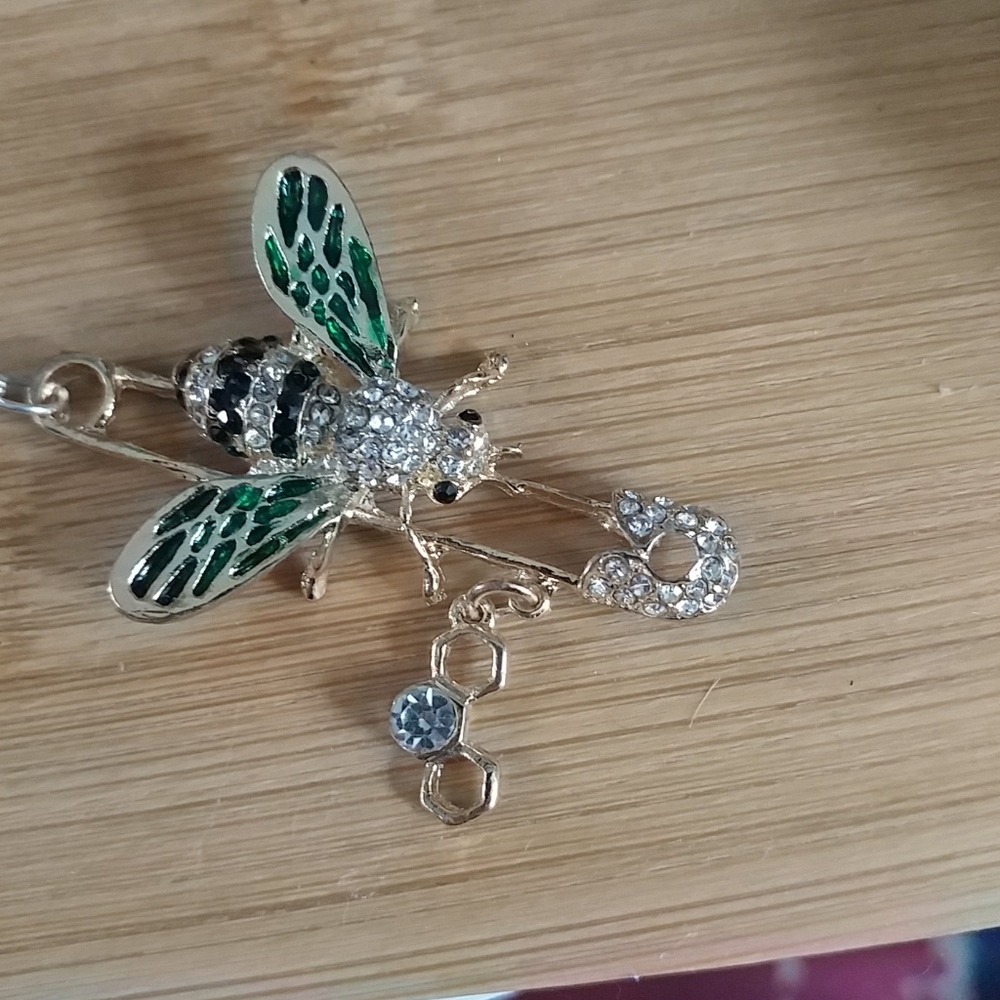 🐝Bee pin🐝